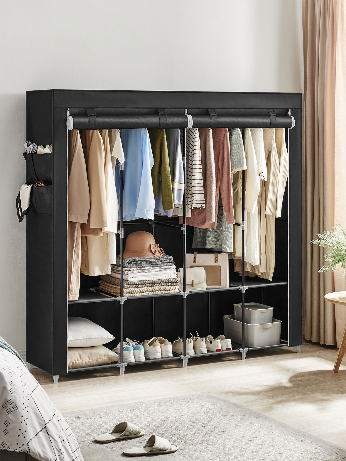 Wardrobe Closet Portable Fabric Cover - 持ち運び可能なクローゼット、カバー付きのワードローブ収納オーガナイザー。ハンガーバー4本、棚板、サイドポケット4つ付き。サイズは66.9 x 17.7 x 65.7インチ。寝室やリビングに最適な大容量。