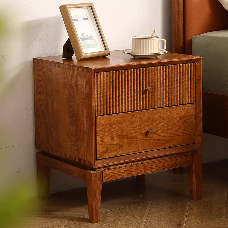 Solid Wood Nightstand 2 Drawers - レトロな無垢材のナイトスタンド、引き出し付き収納キャビネット付き家具リビングルーム、寝室のベッドサイドテーブル