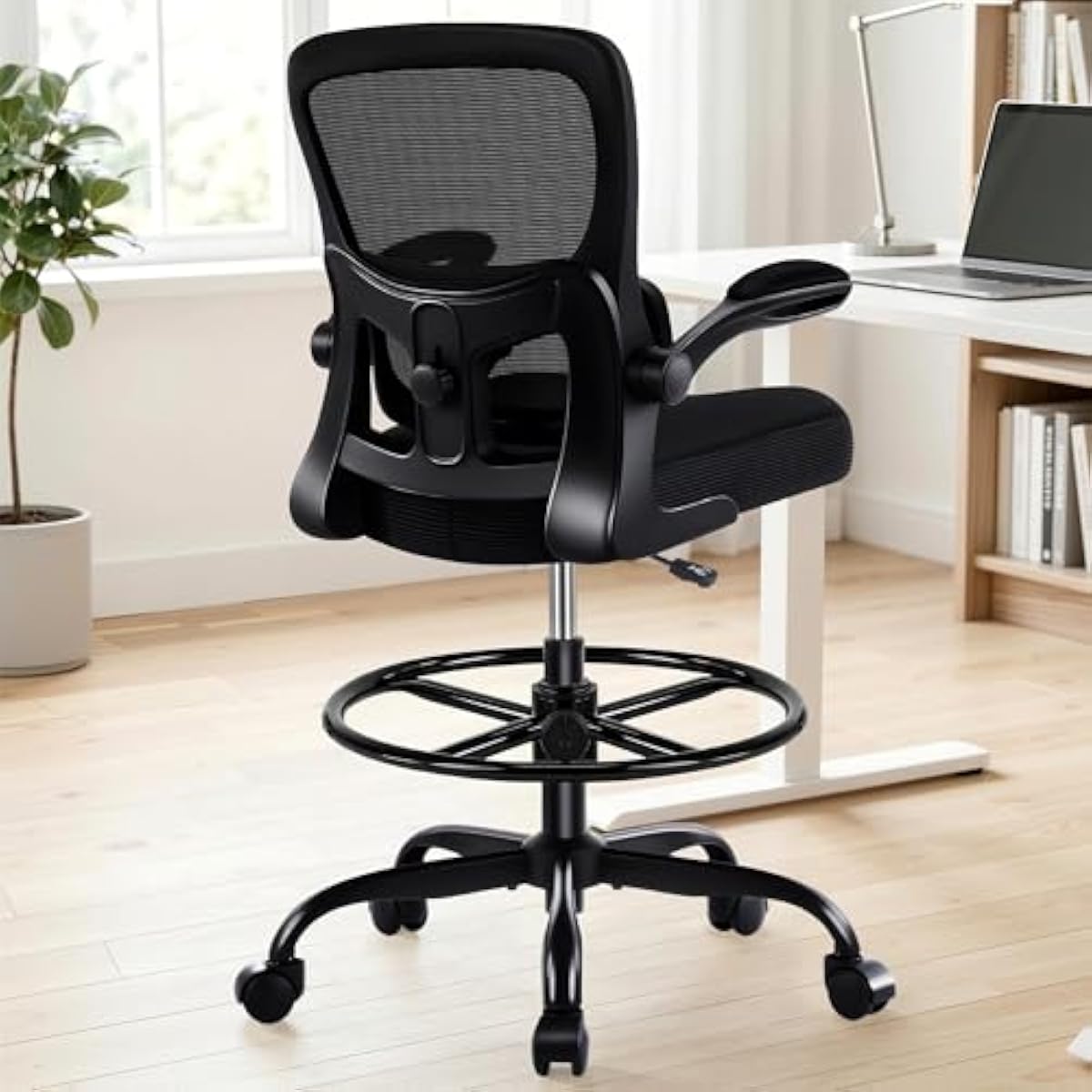 Chairs - 人間工学に基づいた設計の作業用チェア。3Dメッシュ素材の背もたれと高密度フォームの座面を採用。高さ調節可能なフットリング、折りたたみ式アームレスト、SGS認証済み。